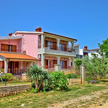 Comfortable Apartments In Peroj Near The Sea Bagian luar foto