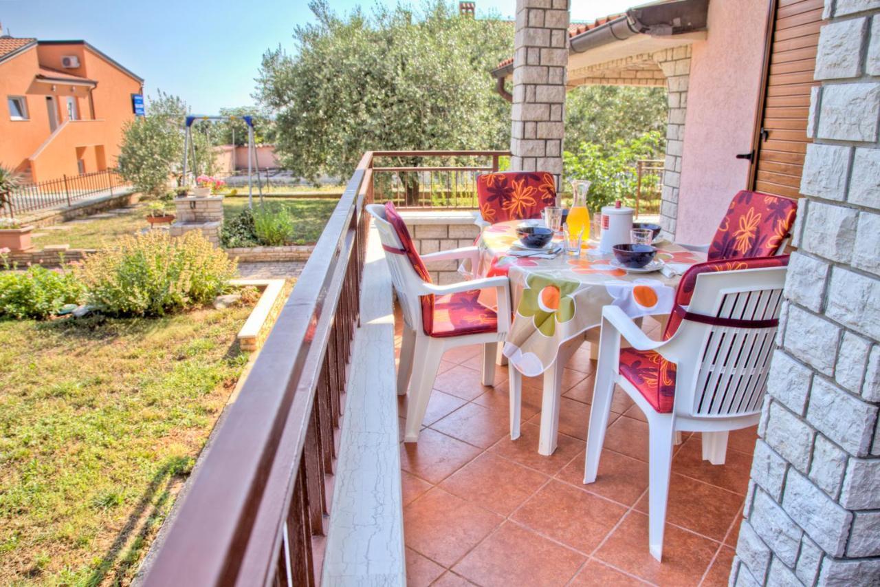Comfortable Apartments In Peroj Near The Sea Bagian luar foto