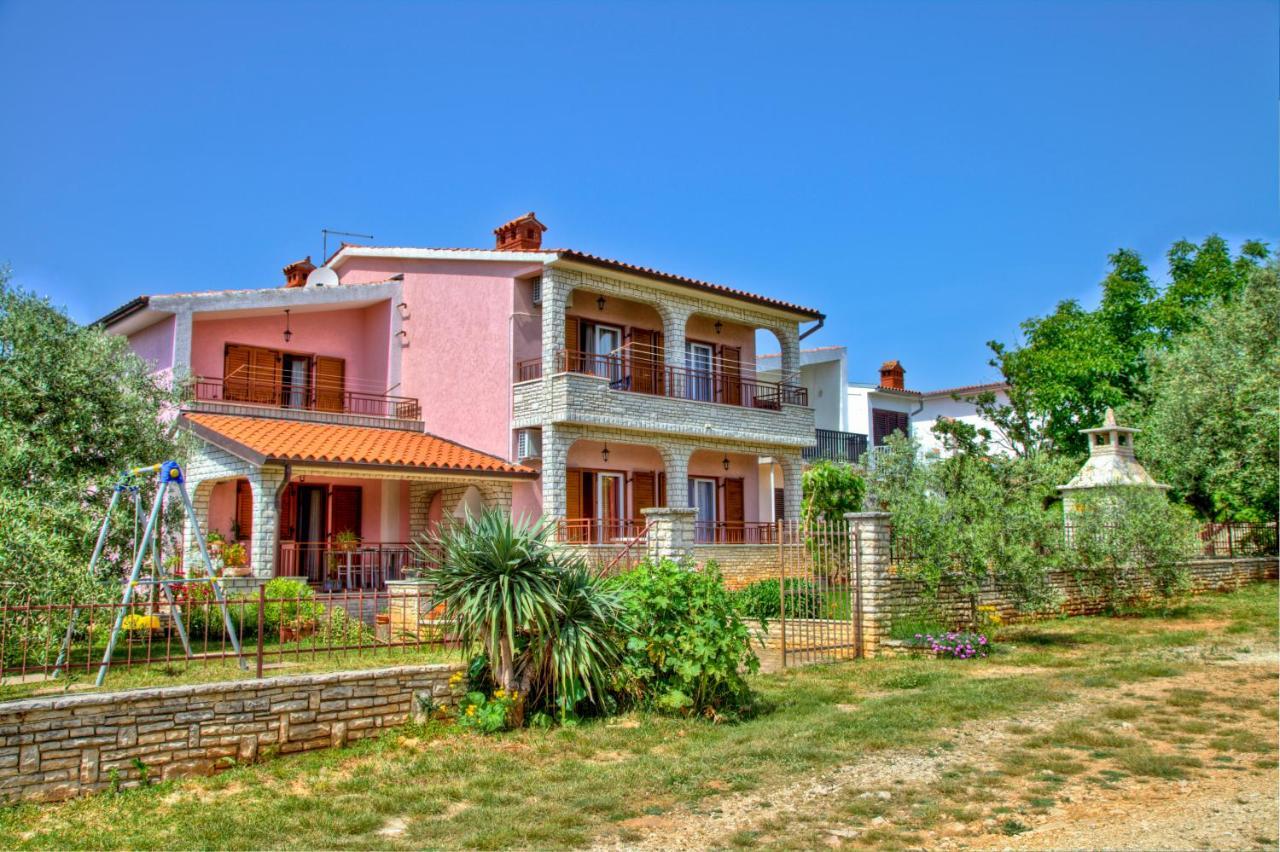 Comfortable Apartments In Peroj Near The Sea Bagian luar foto