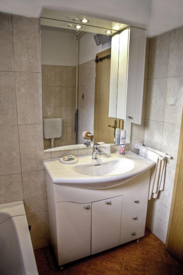 Comfortable Apartments In Peroj Near The Sea Bagian luar foto