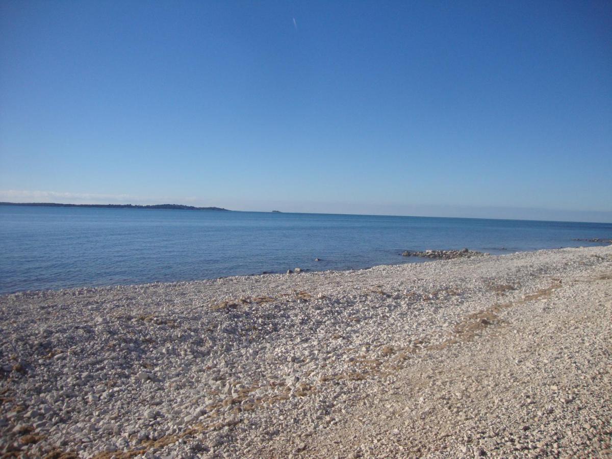 Comfortable Apartments In Peroj Near The Sea Bagian luar foto