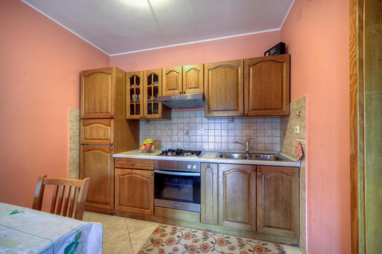 Comfortable Apartments In Peroj Near The Sea Bagian luar foto