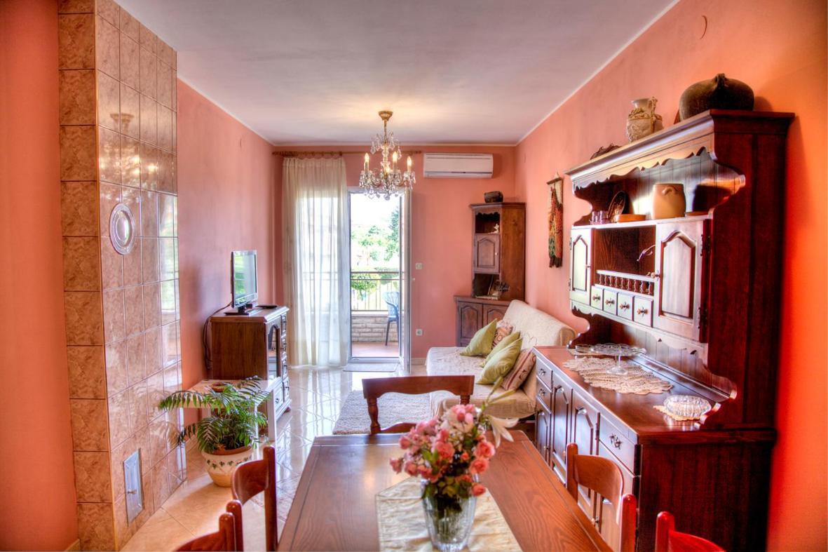Comfortable Apartments In Peroj Near The Sea Bagian luar foto